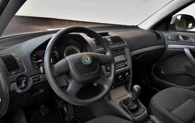 Skoda Octavia cena 25900 przebieg: 192000, rok produkcji 2011 z Mrągowo małe 137
